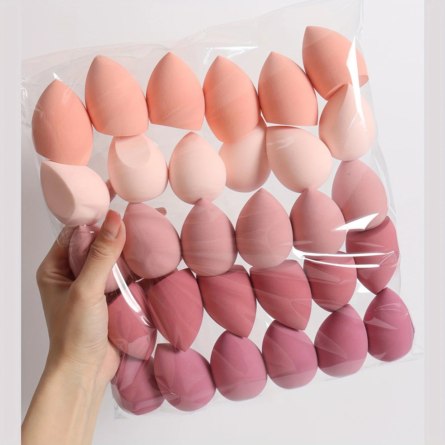 Set of make-up sponges, containing 7 or 18 pieces